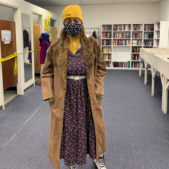 VINTAGE LEATHER TRENCH COAT - Picture 9 of 11